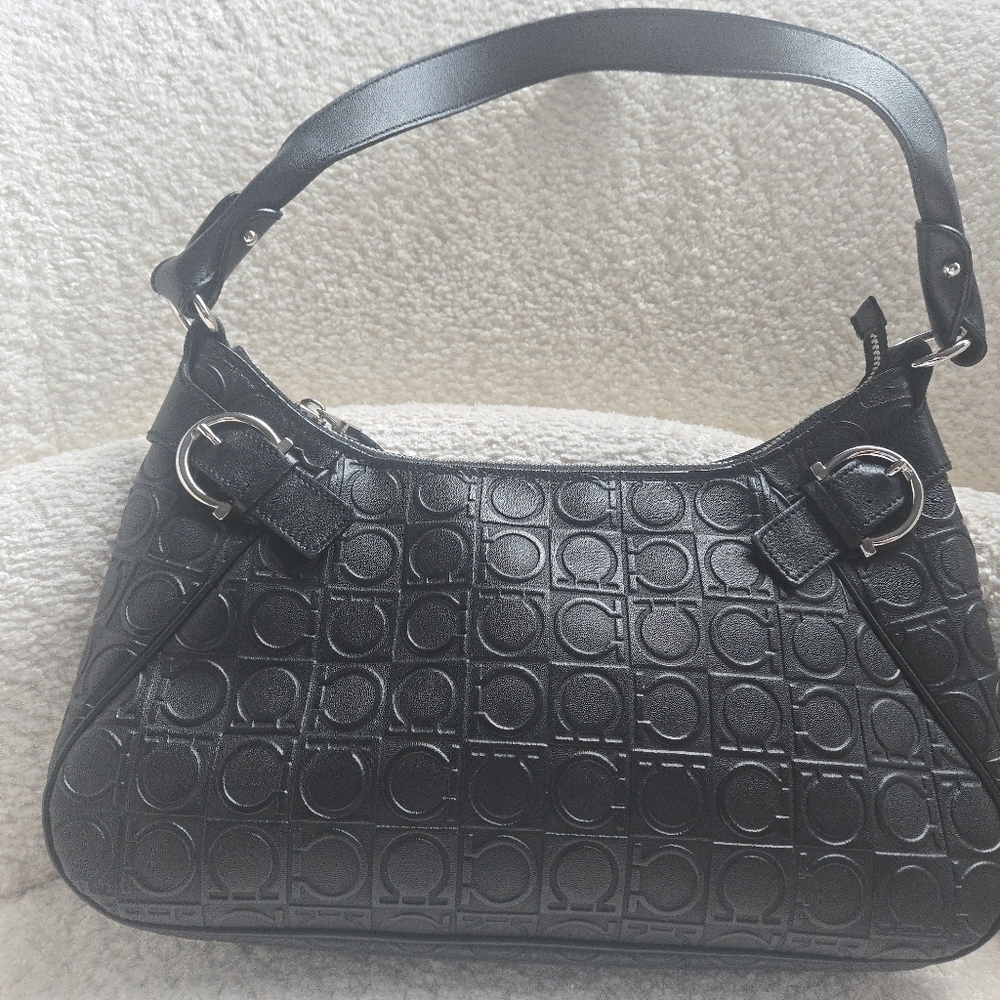 Salvatore Ferragamo Black Gancini Leather Shoulder Bag EUC - Picture 12 of 17